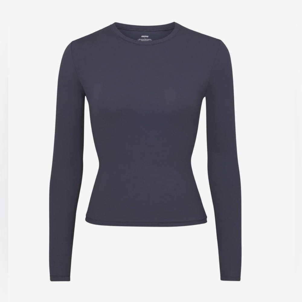 SKIMS Fits Everybody Long sleeve in Navy ✨